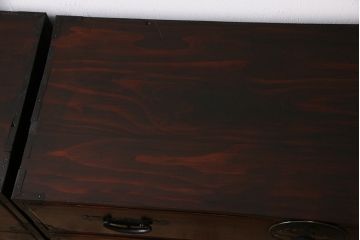 アンティーク家具　和製アンティーク　前面ケヤキ材　縁起物の意匠が施された重ねの二本松箪笥(引き出し、衣装箪笥)