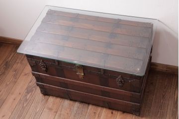 アンティーク雑貨　イギリスアンティーク　リメイク家具　堅牢な佇まいがお洒落なトランクテーブル(センターテーブル)