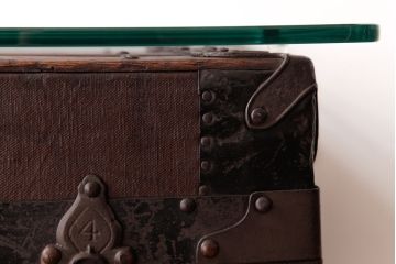 アンティーク雑貨　イギリスアンティーク　リメイク家具　堅牢な佇まいがお洒落なトランクテーブル(センターテーブル)