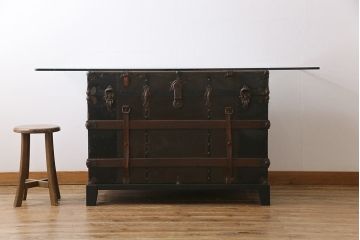 アンティーク雑貨　昭和レトロ　リメイク　渋さが漂うトランクダイニングテーブル(トランクテーブル)