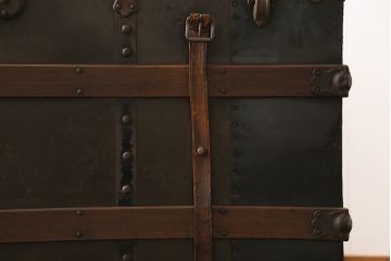 アンティーク雑貨　昭和レトロ　リメイク　渋さが漂うトランクダイニングテーブル(トランクテーブル)