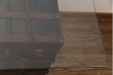アンティーク雑貨　昭和レトロ　リメイク　渋さが漂うトランクダイニングテーブル(トランクテーブル)