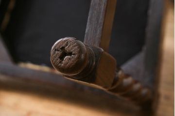 アンティーク家具　イギリスアンティーク　ツイストレッグ　ゴブラン織り　優雅な佇まいのオーク材製ダイニングチェア(椅子)(3)
