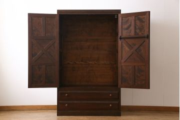 中古美品　松本民芸家具　シックな佇まいが魅力的なワードローブ(チェスト、衣装箪笥)(定価約47万円)
