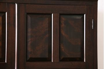中古美品　松本民芸家具　シックな佇まいが魅力的なワードローブ(チェスト、衣装箪笥)(定価約47万円)