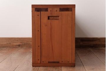 アンティーク雑貨　古民具　ヒノキ材　あたたかな木味のスライド式の扉付き木箱(収納箱)