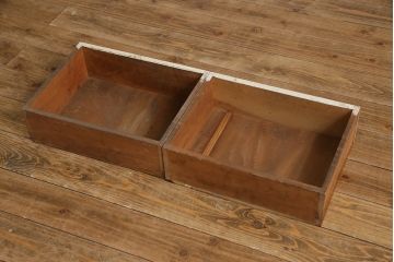 レトロ家具　昭和レトロ　4面ガラス　味わいのあるオリジナルペイントのケビントガラスケース(陳列棚、ショーケース、飾り棚)