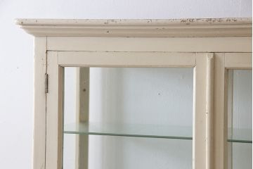 レトロ家具　昭和レトロ　4面ガラス　味わいのあるオリジナルペイントのケビントガラスケース(陳列棚、ショーケース、飾り棚)
