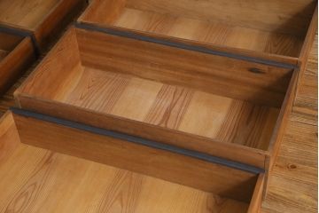 和製アンティーク　ペイント家具　幅狭　シックな雰囲気がお洒落なチェスト(重ね箪笥、収納棚、引き出し)