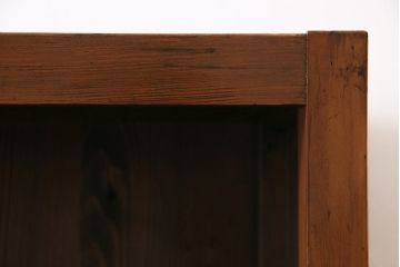 レトロ家具　和製アンティーク　レトロ　古い木の質感が味わい深いシンプルな飾り棚(陳列棚)