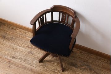 アンティーク家具　大正ロマン　ナラ材　上品な透かし彫りのドクターチェア(回転椅子、アームチェア)