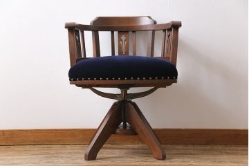アンティーク家具　大正ロマン　ナラ材　上品な透かし彫りのドクターチェア(回転椅子、アームチェア)