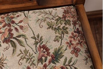 アンティーク家具　フランスアンティーク　パーチ材　シックな花柄の座面のダイニングチェア(ワークチェア、椅子)