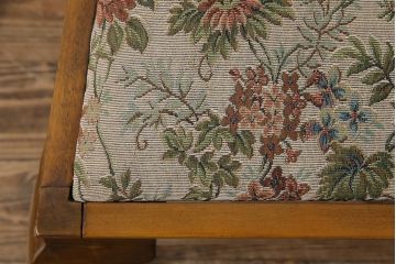 アンティーク家具　フランスアンティーク　バーチ材　シックな花柄の座面のダイニングチェア(ワークチェア、椅子)(1)