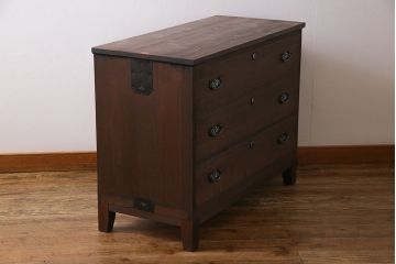 和製アンティーク　リメイク家具　草花モチーフの金具が上品な箪笥ローボード(テレビボード、衣装箪笥)