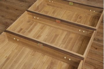 和製アンティーク　リメイク家具　草花モチーフの金具が上品な箪笥ローボード(テレビボード、衣装箪笥)