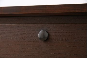 和製アンティーク　リメイク家具　草花モチーフの金具が上品な箪笥ローボード(テレビボード、衣装箪笥)