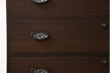 和製アンティーク　リメイク家具　草花モチーフの金具が上品な箪笥ローボード(テレビボード、衣装箪笥)