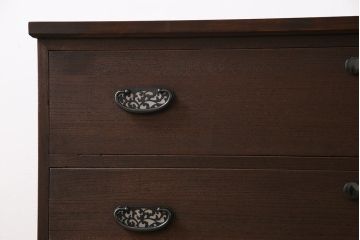 和製アンティーク　リメイク家具　草花モチーフの金具が上品な箪笥ローボード(テレビボード、衣装箪笥)