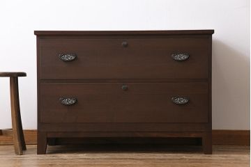 和製アンティーク　リメイク家具　優美な装飾金具が品のある箪笥ローボード(テレビボード、衣装箪笥)