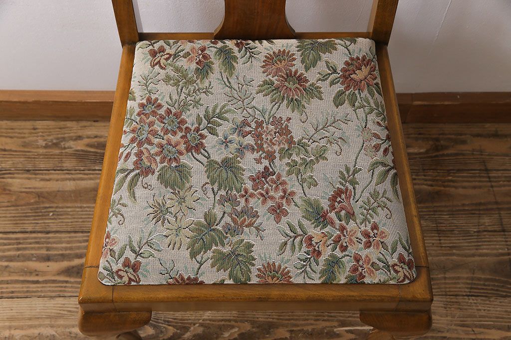 アンティーク家具　フランスアンティーク　バーチ材　上品でいて愛らしい雰囲気漂うダイニングチェア(ワークチェア、椅子)