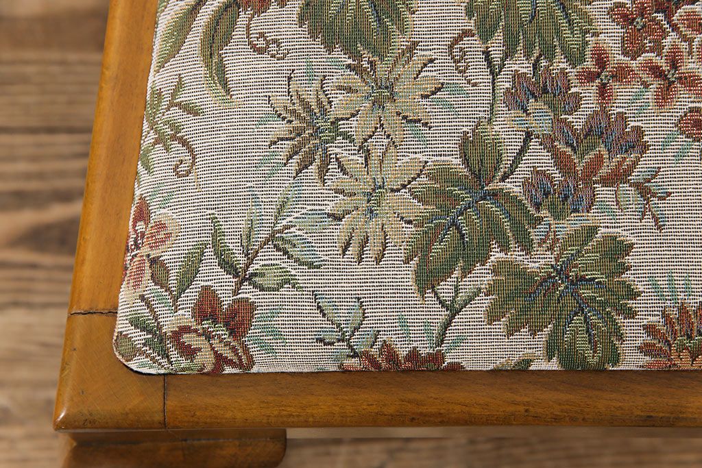 アンティーク家具　フランスアンティーク　バーチ材　上品でいて愛らしい雰囲気漂うダイニングチェア(ワークチェア、椅子)