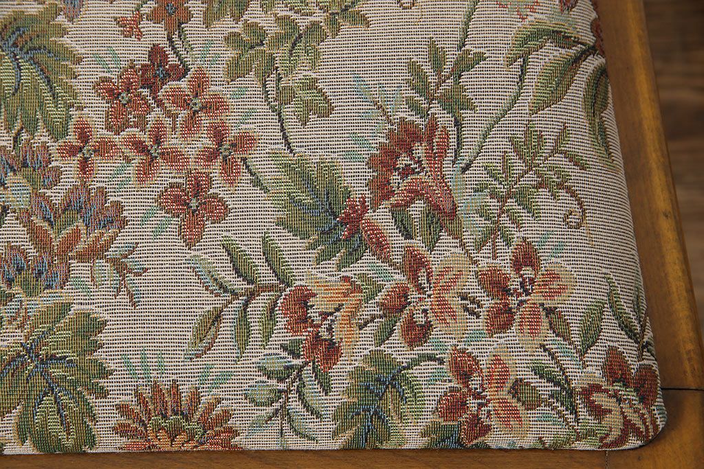 アンティーク家具　フランスアンティーク　バーチ材　上品でいて愛らしい雰囲気漂うダイニングチェア(ワークチェア、椅子)