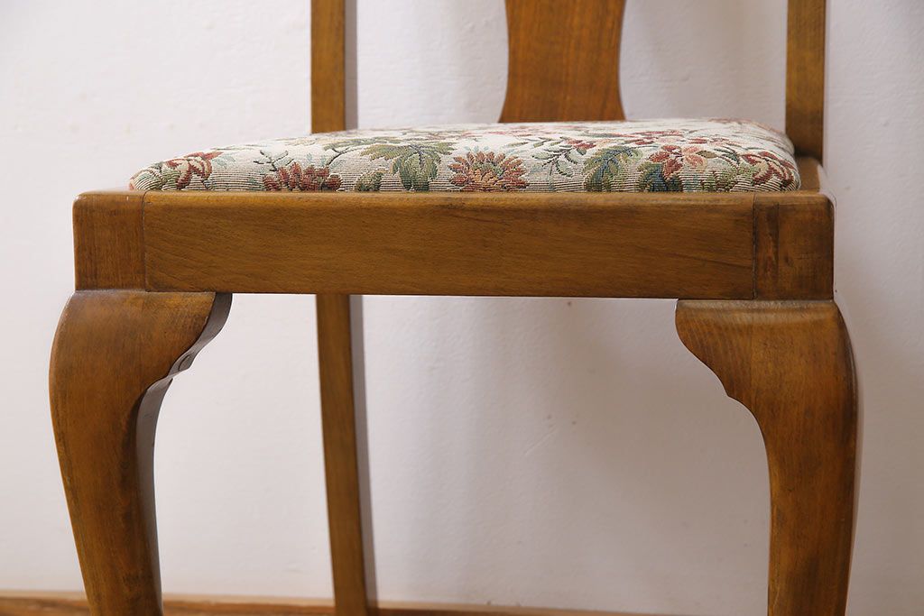 アンティーク家具　フランスアンティーク　バーチ材　上品でいて愛らしい雰囲気漂うダイニングチェア(ワークチェア、椅子)