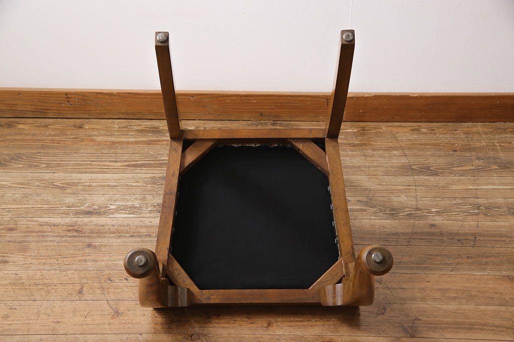 アンティーク家具　フランスアンティーク　バーチ材　上品でいて愛らしい雰囲気漂うダイニングチェア(ワークチェア、椅子)