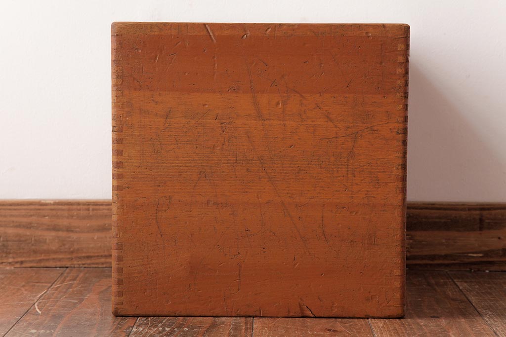 アンティーク雑貨　昭和レトロ　キューブ型の大きな積み木【立方体・大】(スツール、飾り台、花台、ディスプレイ雑貨)(1)