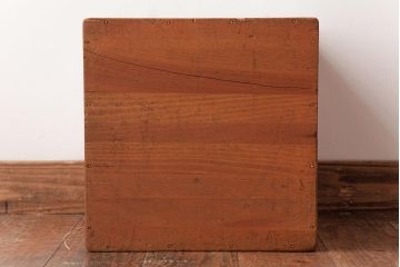 アンティーク雑貨　昭和レトロ　キューブ型の大きな積み木【立方体・大】(スツール、飾り台、花台、ディスプレイ雑貨)(1)