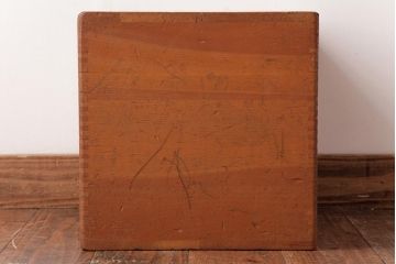 アンティーク雑貨　昭和レトロ　キューブ型の大きな積み木【立方体・大】(スツール、飾り台、花台、ディスプレイ雑貨)(3)