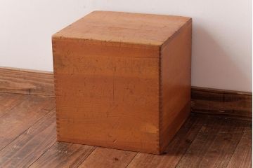 アンティーク雑貨　昭和レトロ　キューブ型の大きな積み木【立方体・大】(スツール、飾り台、花台、ディスプレイ雑貨)(3)