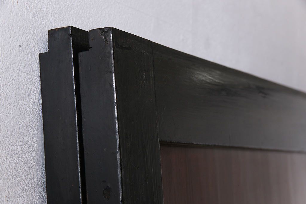 和製アンティーク　ヒノキ材　漆塗り　大振りで存在感のある帯戸(板戸、引き戸、建具)2枚セット(1)