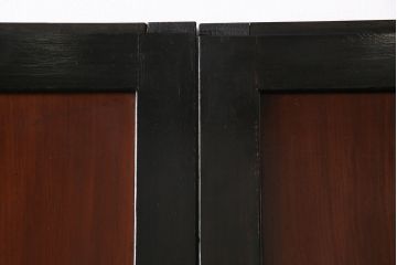 和製アンティーク　ヒノキ材　漆塗り　大振りで存在感のある帯戸(板戸、引き戸、建具)2枚セット(1)