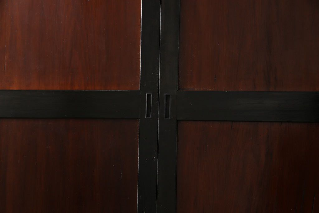 和製アンティーク　ヒノキ材　漆塗り　大振りで存在感のある帯戸(板戸、引き戸、建具)2枚セット(1)