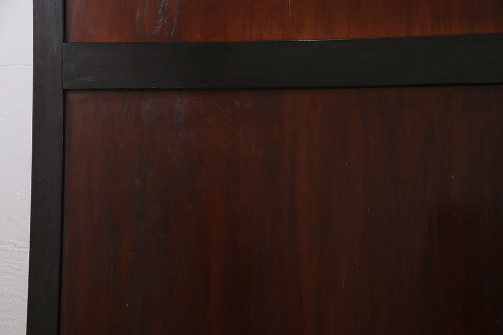 和製アンティーク　ヒノキ材　漆塗り　大振りで存在感のある帯戸(板戸、引き戸、建具)2枚セット(1)