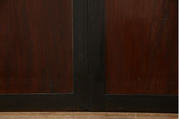 和製アンティーク　ヒノキ材　漆塗り　大振りで存在感のある帯戸(板戸、引き戸、建具)2枚セット(1)