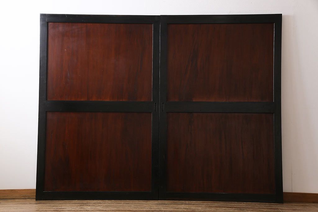 和製アンティーク　ヒノキ材　漆塗り　大振りで存在感のある帯戸(板戸、引き戸、建具)2枚セット(2)