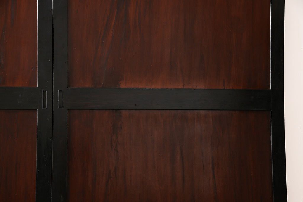 和製アンティーク　ヒノキ材　漆塗り　大振りで存在感のある帯戸(板戸、引き戸、建具)2枚セット(2)