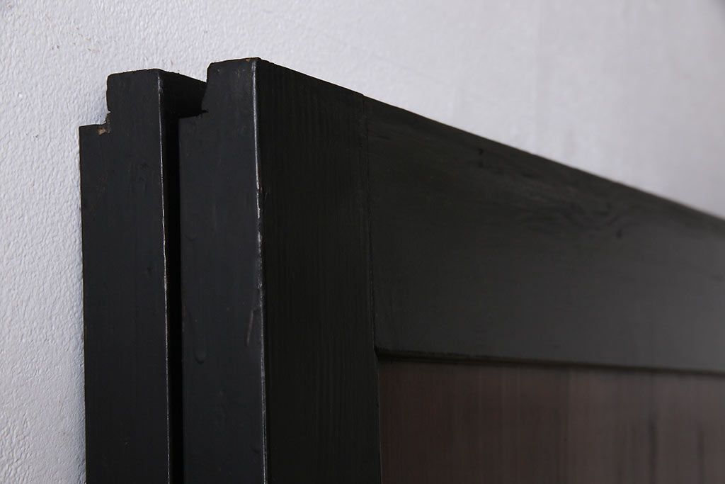 和製アンティーク　ヒノキ材　漆塗り　大振りで存在感のある帯戸(板戸、引き戸、建具)2枚セット(2)