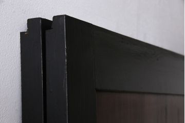 和製アンティーク　ヒノキ材　漆塗り　大振りで存在感のある帯戸(板戸、引き戸、建具)2枚セット(2)