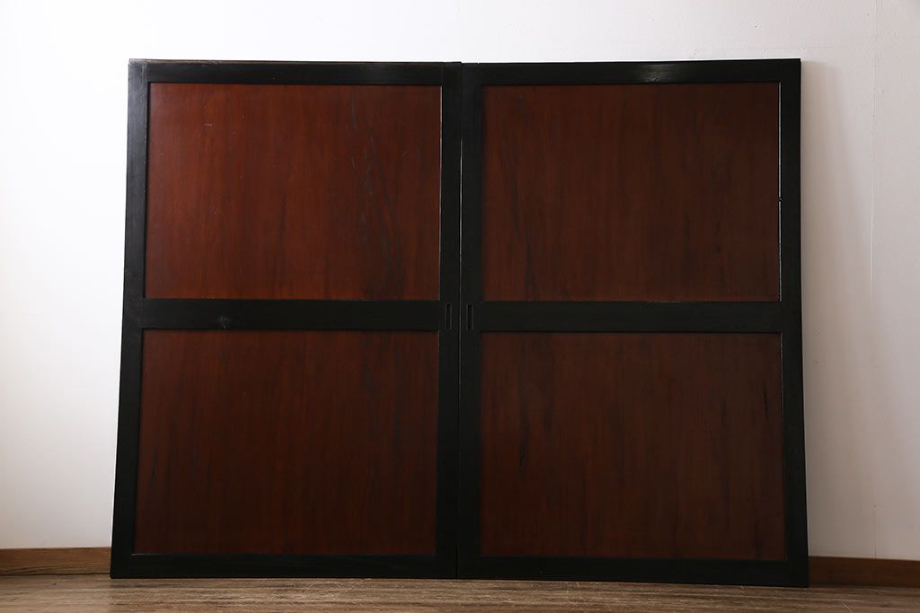 和製アンティーク　ヒノキ材　漆塗り　大振りで存在感のある帯戸(板戸、引き戸、建具)2枚セット(2)