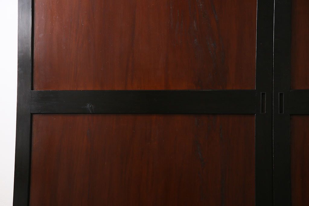 和製アンティーク　ヒノキ材　漆塗り　大振りで存在感のある帯戸(板戸、引き戸、建具)2枚セット(2)