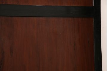 和製アンティーク　ヒノキ材　漆塗り　大振りで存在感のある帯戸(板戸、引き戸、建具)2枚セット(2)