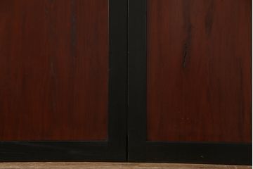 和製アンティーク　ヒノキ材　漆塗り　大振りで存在感のある帯戸(板戸、引き戸、建具)2枚セット(2)