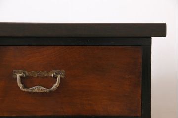 アンティーク家具　和製アンティーク　モダンな雰囲気漂う箪笥をリメイクしたセンターテーブル(ローテーブル)