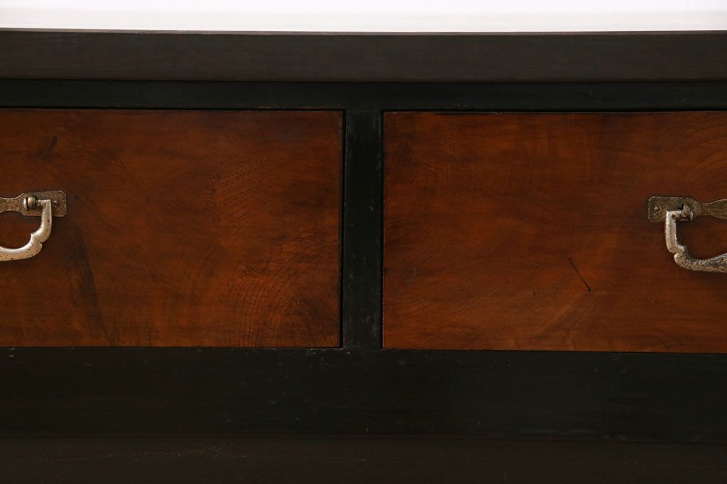 アンティーク家具　和製アンティーク　モダンな雰囲気漂う箪笥をリメイクしたセンターテーブル(ローテーブル)