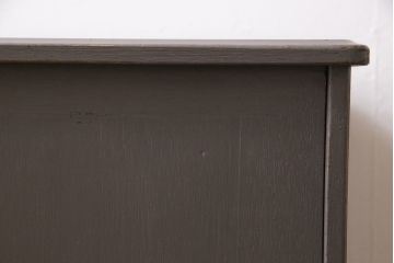 ペイント家具　古い取っ手が目を惹く倹飩式の収納棚(サイドキャビネット、戸棚)