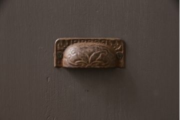 ペイント家具　古い取っ手が目を惹く倹飩式の収納棚(サイドキャビネット、戸棚)